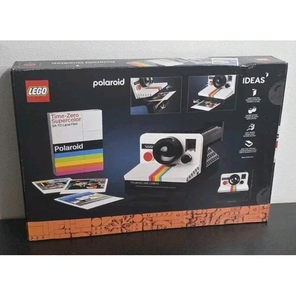 LEGO Ideas Polaroid OneStep SX-70 Camera Model 21345 - Picture 5 of 7